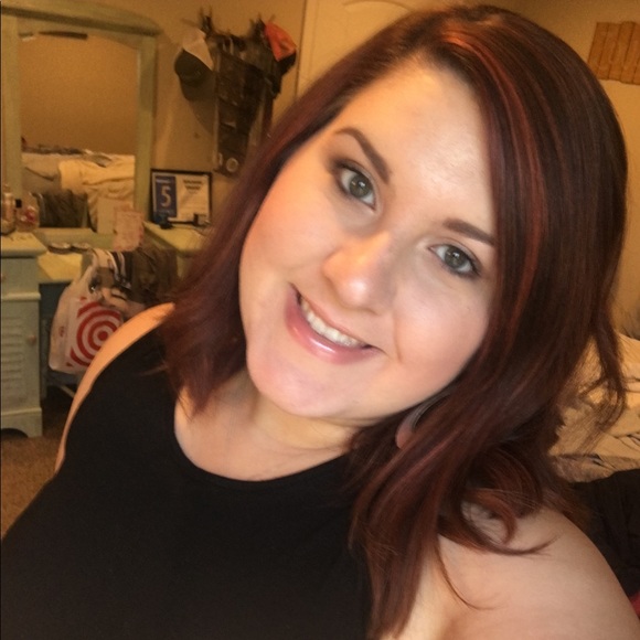 Meet Your Posher - Picture 2 of 3